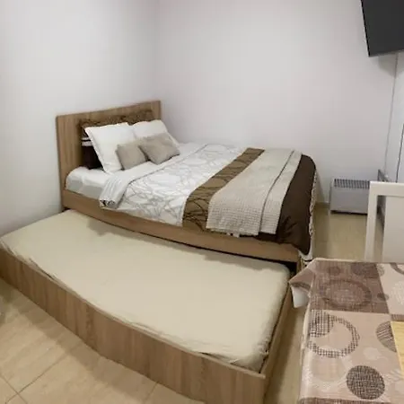 Ski-in Ski-out 2a7 Grand Monastery Apartment *